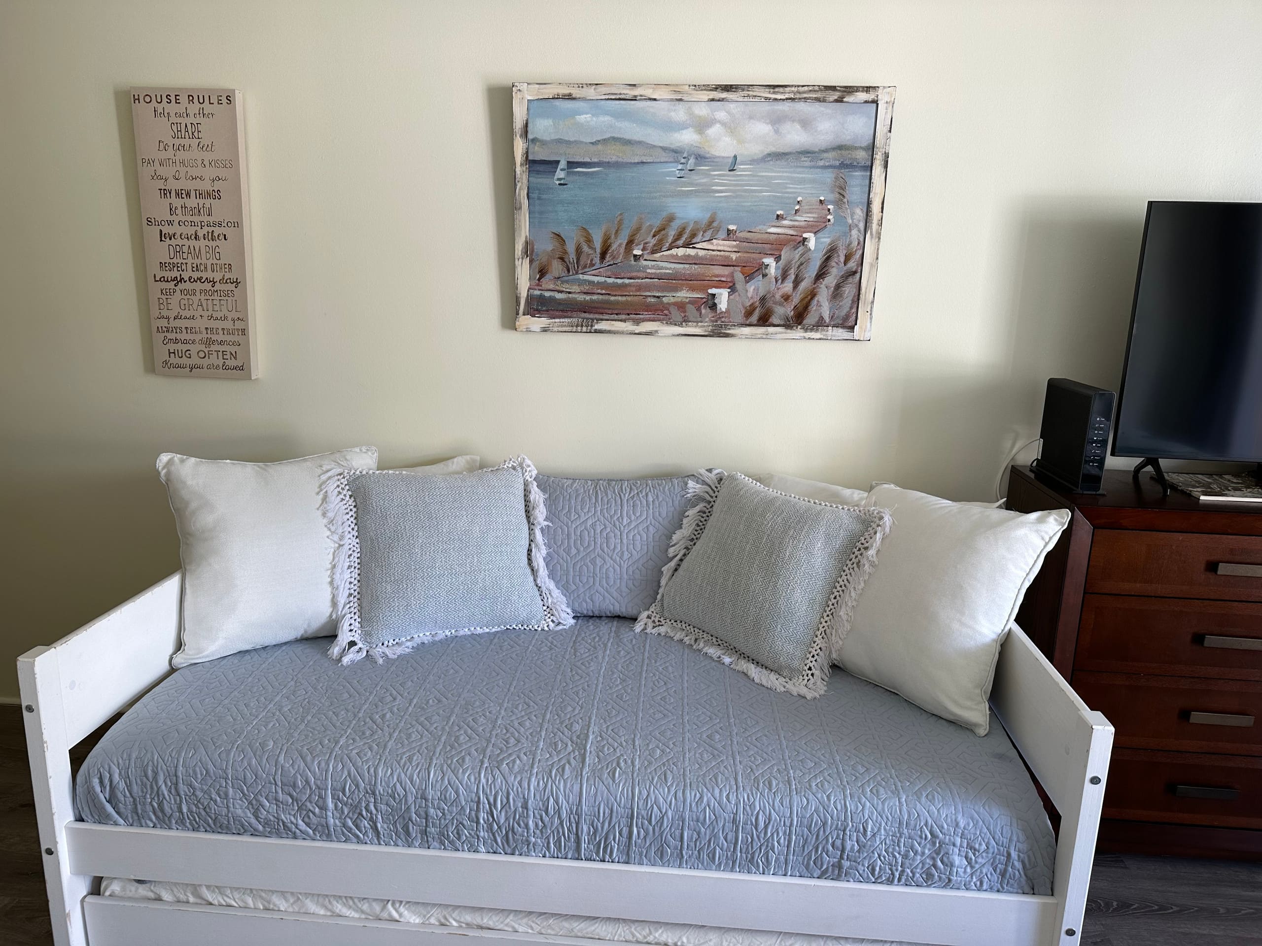 Condo in Honolulu · ★4.93 · 1 bedroom · 3 beds · 1 private bath - Image 3