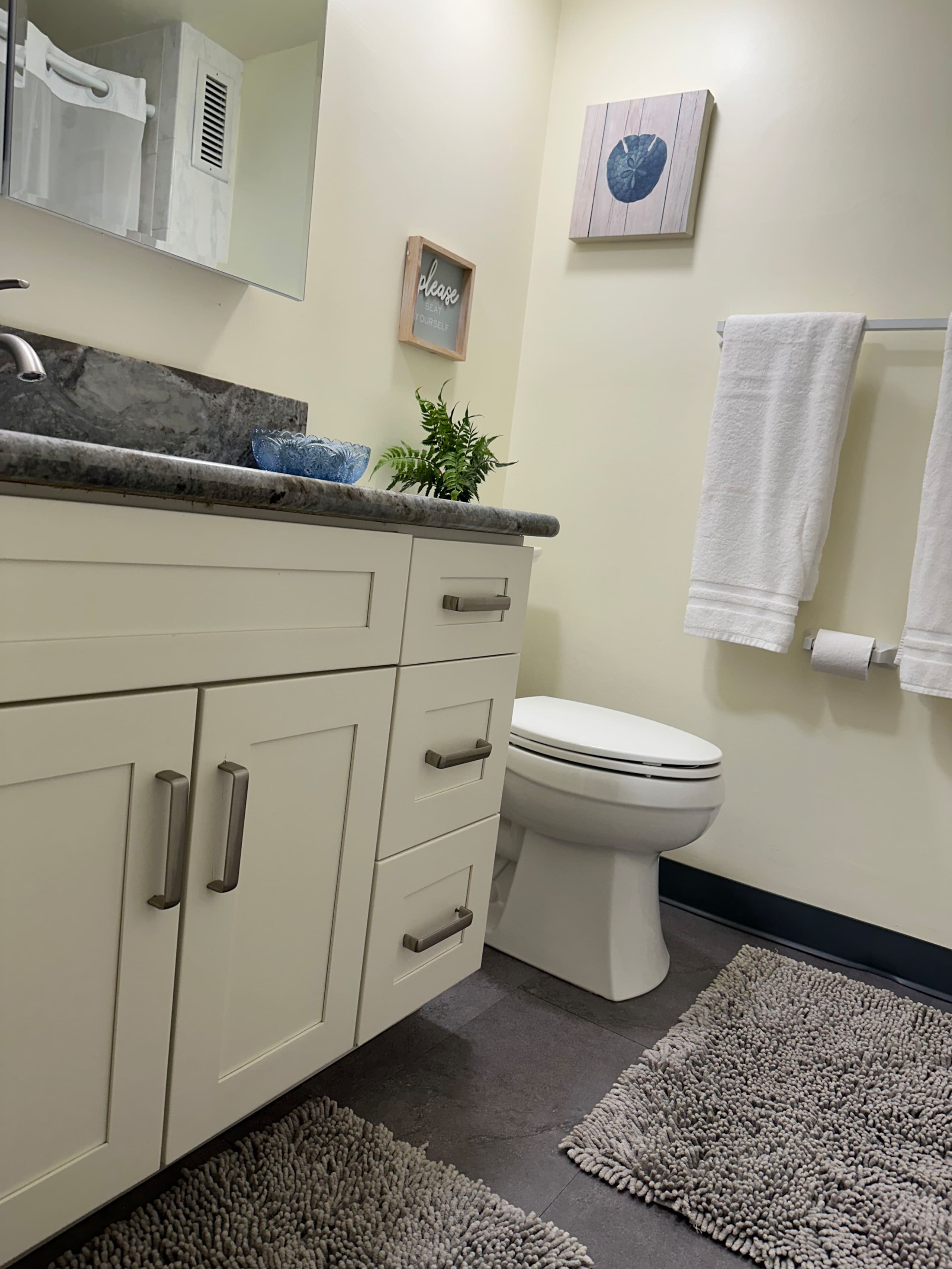 Condo in Honolulu · ★4.93 · 1 bedroom · 3 beds · 1 private bath - Image 12