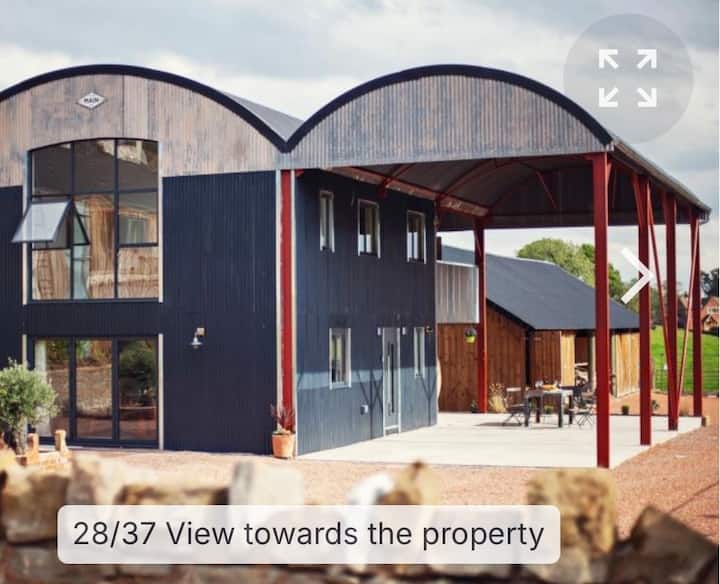 The Rusty Barn
Large Unique Barn Conversation. - Cotswolds