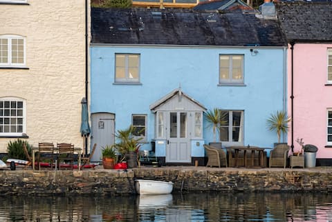 Charming Waterfront cottage on the River Dart