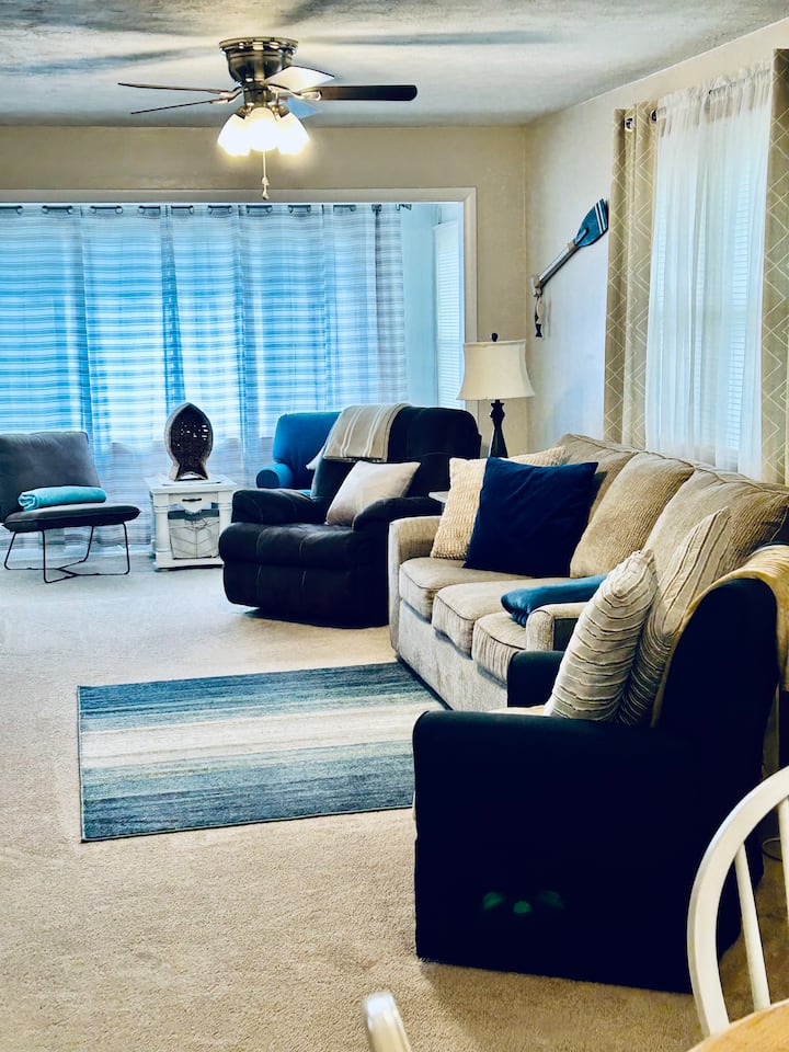 Family Beach Getaway With King, Full & Twin Beds - Port Clinton, OH