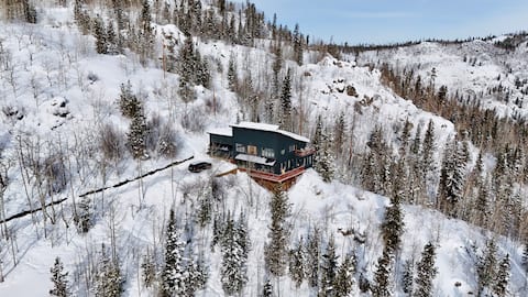 Mountain Getaway - Hot Tub & Sauna. Dogs welcome!