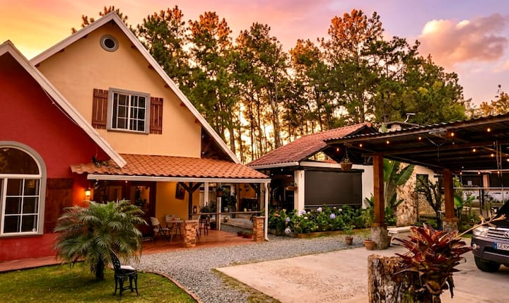 Three-Bedroom Cabin · Pizza Oven · Cerro Azul