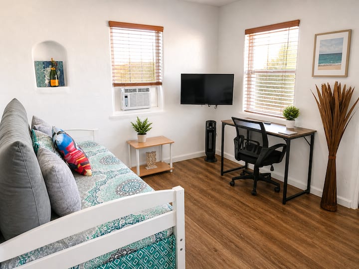 Casaviva Nest · Cute Studio W/ Patio, Walk To Eats - San Diego, CA