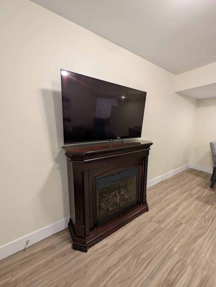 1 Bedroom Suite Sleeps 4 Near Trails In Langford. - 랭퍼드