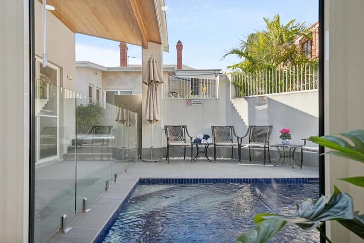 Luxury Pool Villa•3 King Bed Suites•Walk to City