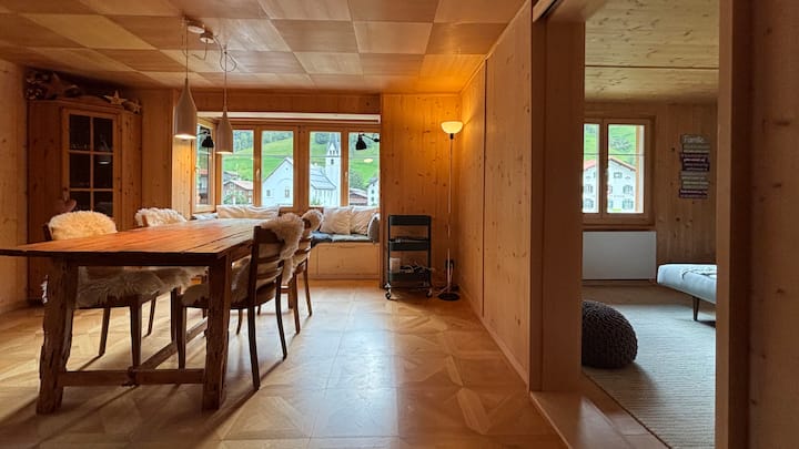 Ruhige Und Gemütliche Wohnung In Surrein - Suiza