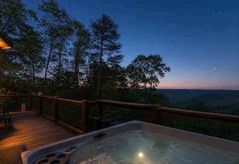 CABIN w/ AMAZING VIEWS, HOT TUB, FIRE PIT
