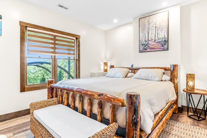 ห้องนอนคิงไซส์ชั้นล่าง 