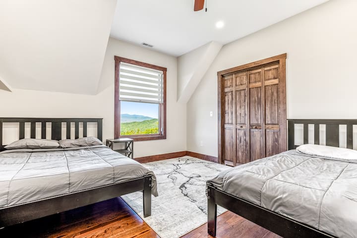 ชั้น 2 เตียงใหญ่และเตียงแฝด