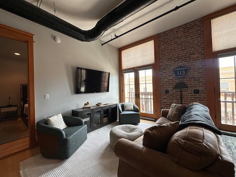 Successful Airbnb property: Chic 3BR Industrial Loft: Main St. w/ Garage in Sheridan