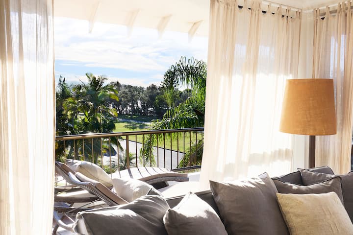 Sunset Lounge Ocean Views & Pool @ Clarkes Beach - Byron Bay