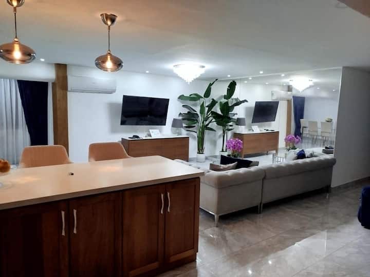 Enjoy Luxury In The City/ Lujo En La Ciudad - Santo Domingo