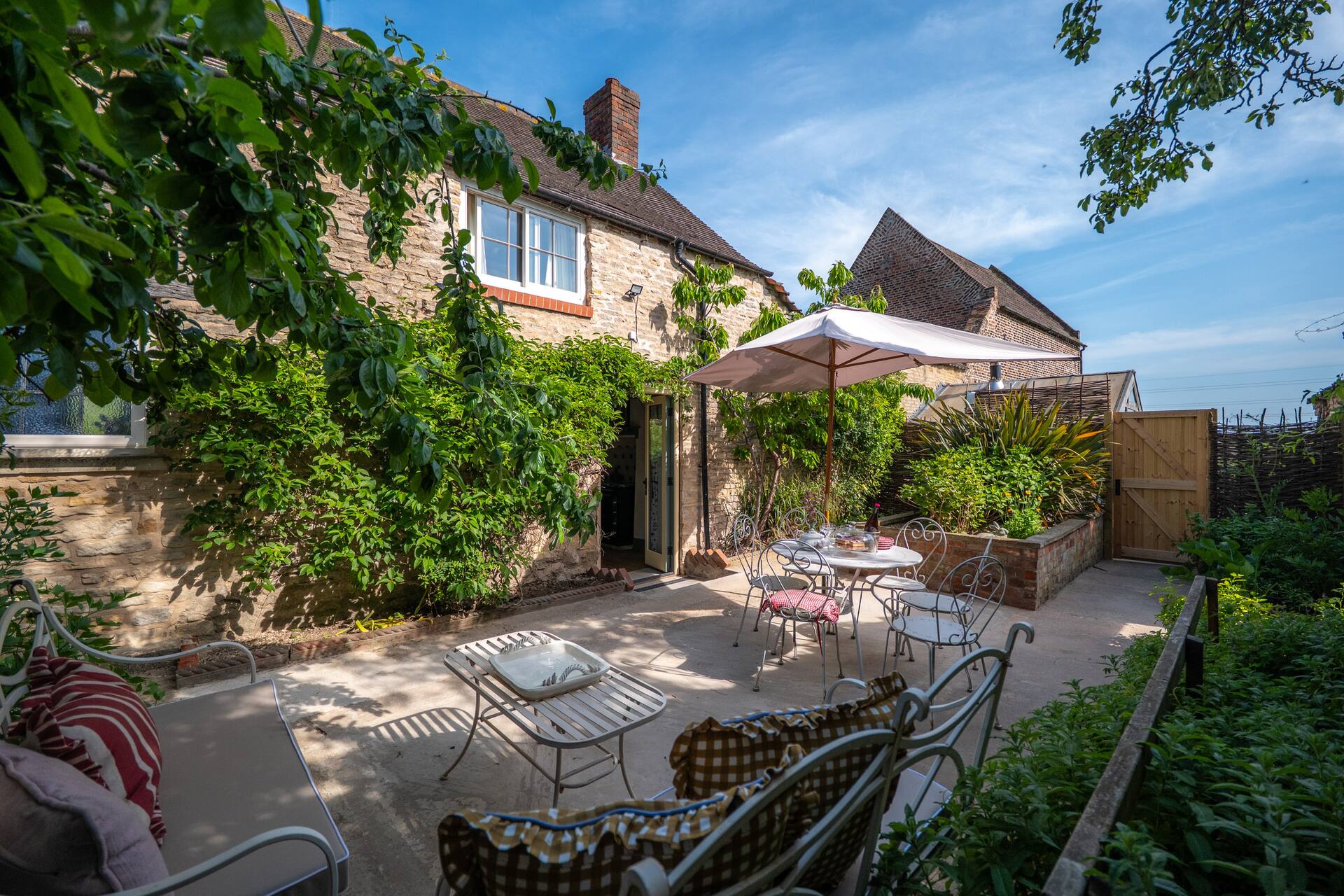 Beautiful Cottage for 12 -Spa Catering Hen Parties