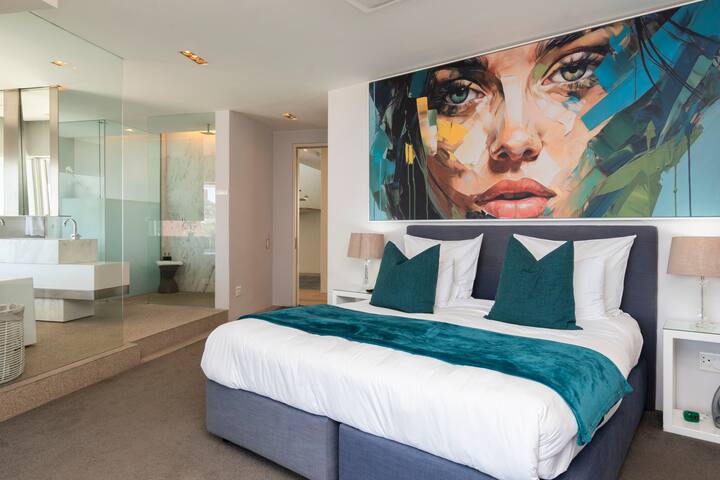 3 Bed Penthouse / No Loadshedding / Infinity Pool