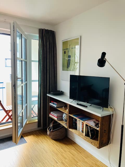 Beliebte Airbnb-Anzeige: 1-room apartment with loggia/WLAN in Schwabing in München