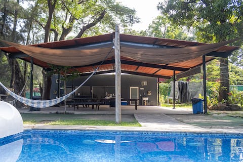 The best house with a pool and toboggan, 100% family-friendly