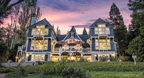 Spectacular Lake Front Retreat