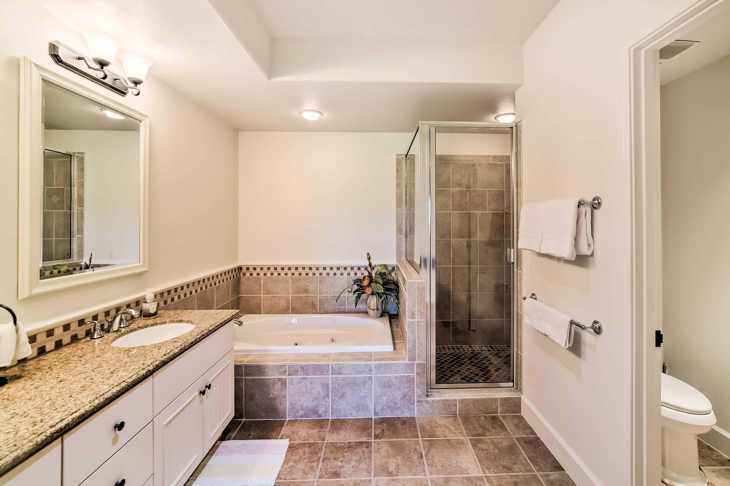 Condo in Waimea · ★4.94 · 2 bedrooms · 3 beds · 2.5 baths - Image 18