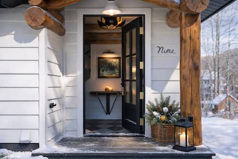 Downtown Luxury Retreat + Hot Tub -Walk Everywhere