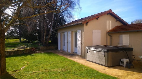 Spacious room in the middle of a wooded park
