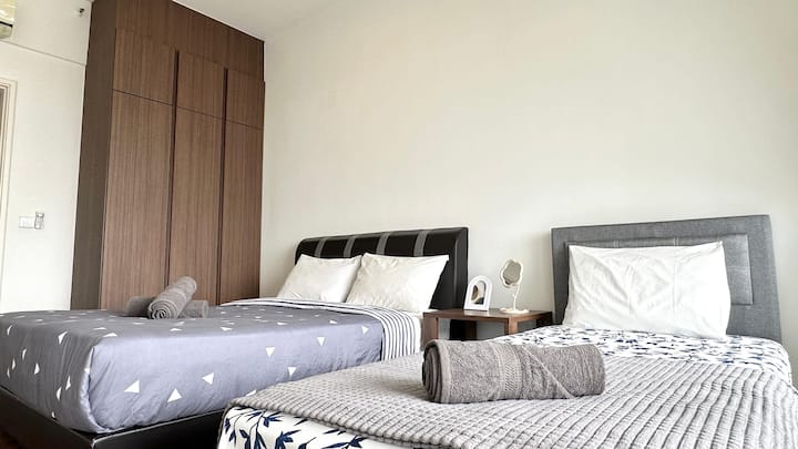 1 Queen bed & 1 Single bed in bedroom 2