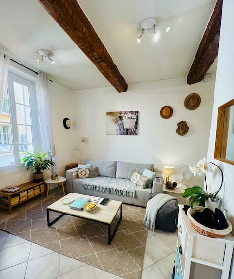 Popular Airbnb listing: Balcony in the Heart of Vibrant Old Antibes in Antibes