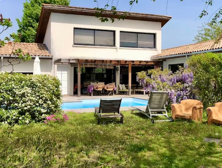 Villa & Piscine Privée - Proche Bordeaux - Le Haillan
