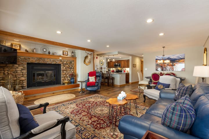 Mountain & Golf Course Views, & Minutes To Ski Lifts! Pet Friendly! - Keystone, CO