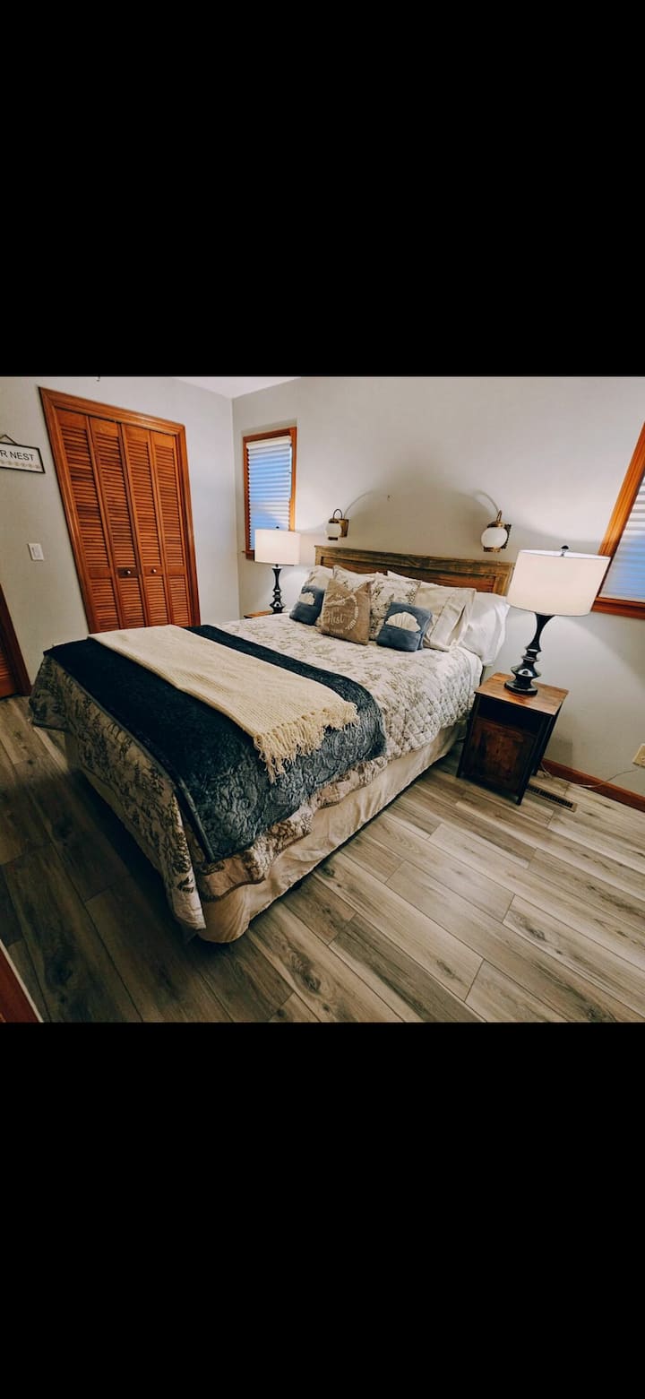 ห้องนอนใหญ่พร้อมในห้องสวีท 