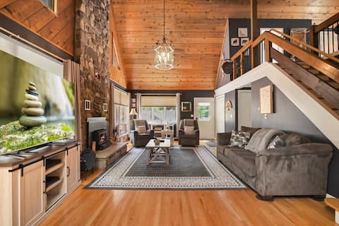 Waterfront Retreat, Hot-Tub, Firepit, Dogs ok