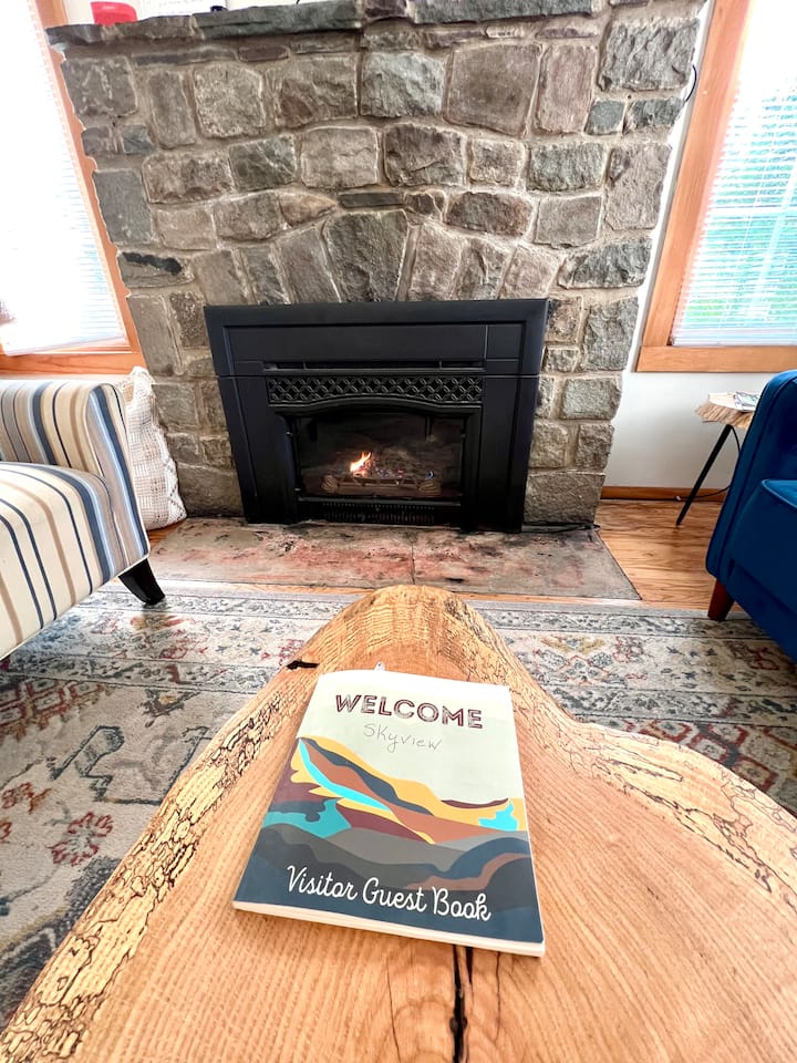 * Hot Tub * Cozy * Romantic * Long stay discount