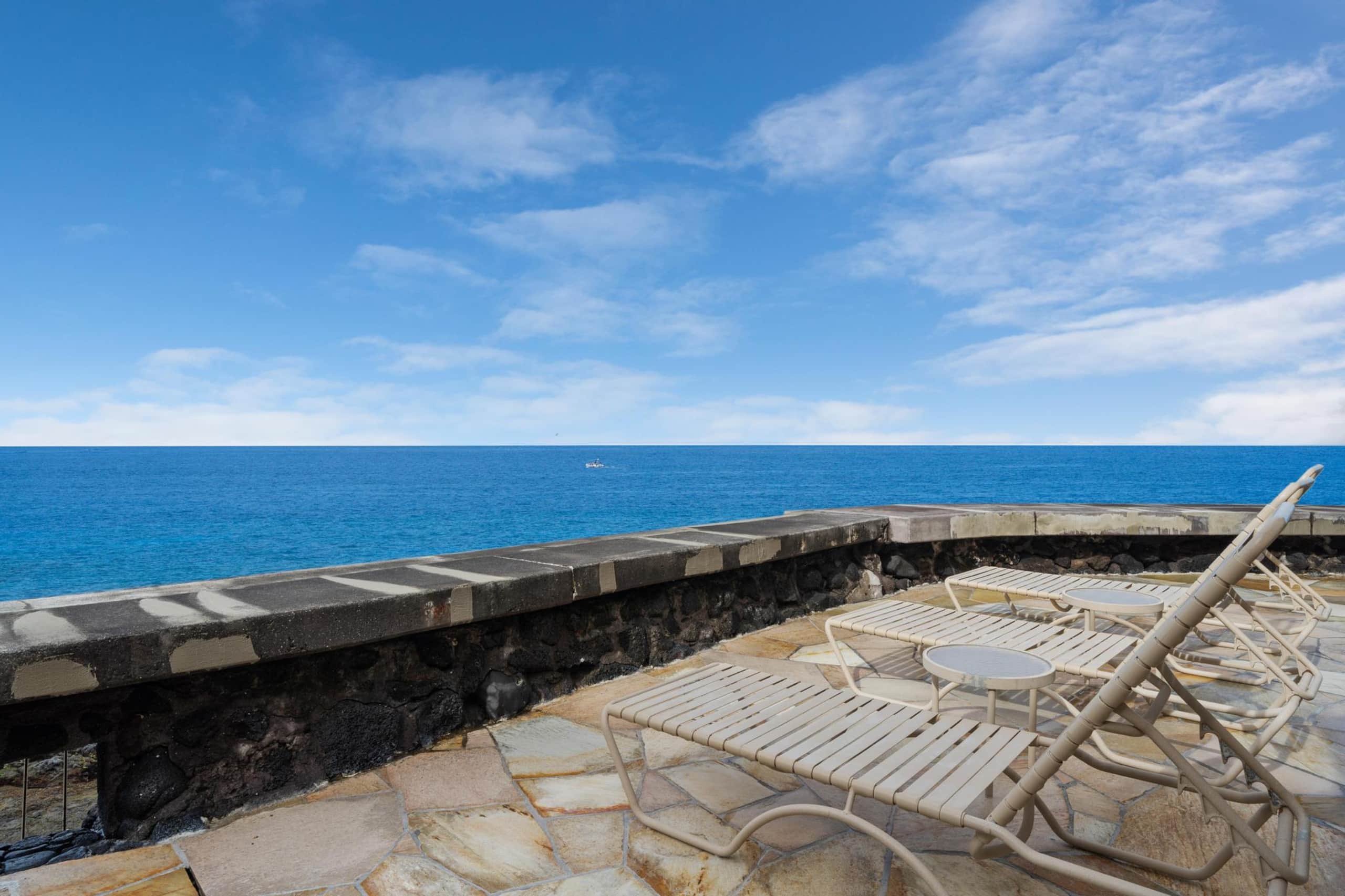 Condo in Kailua-Kona · ★4.58 · 1 bedroom · 2 beds · 1 bath - Image 2