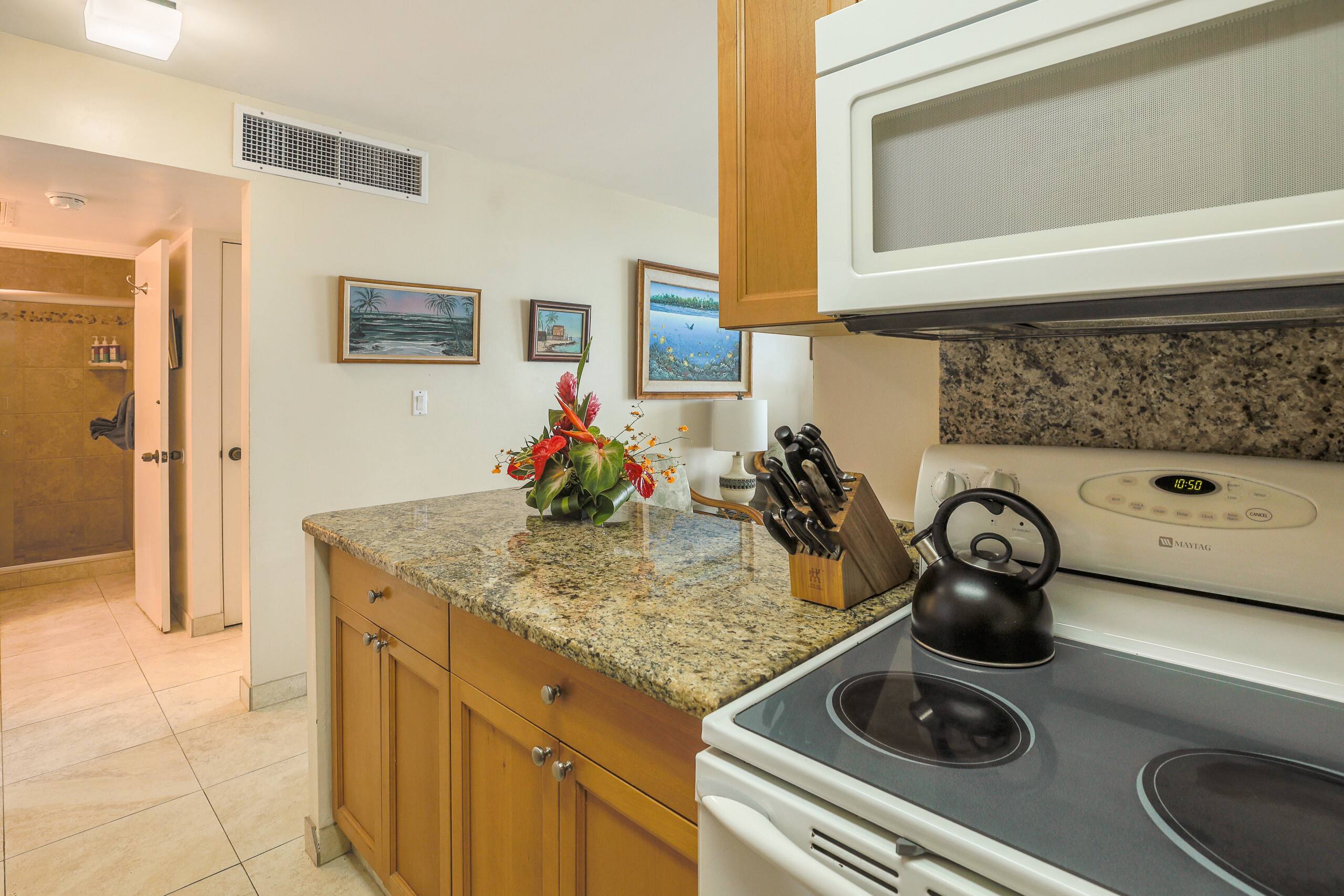 Condo in Kailua-Kona · ★4.47 · 1 bedroom · 2 beds · 1 bath - Image 11