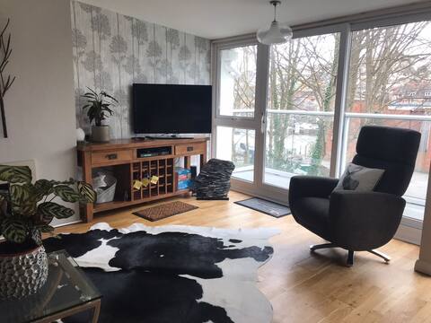 Top performing Airbnb: Stylish Self-Contained Apartment Great Location in Ilfracombe