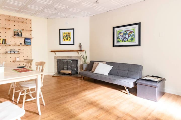 Spacious One Bedroom Apt 250 M From The Beach. - Toronto