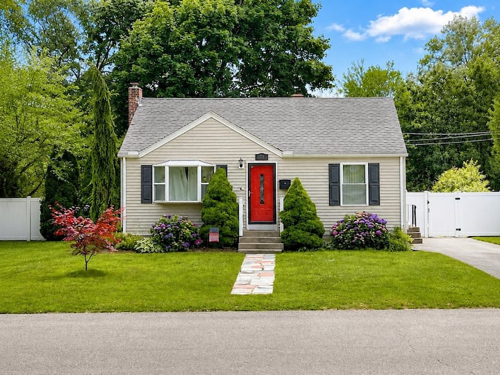 Retreat W/ Fenced Yard In Warwick, Ri - Warwick, RI