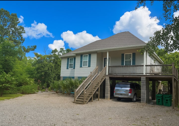 Historic Old Mandeville lake cottage.