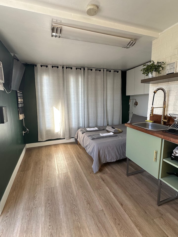 Newly Remodeled, Private And Cozy Suite. With Ac! - San Diego, CA