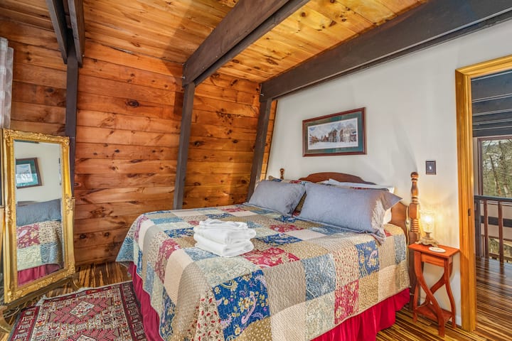 Acogedora habitación principal con cama tamaño king