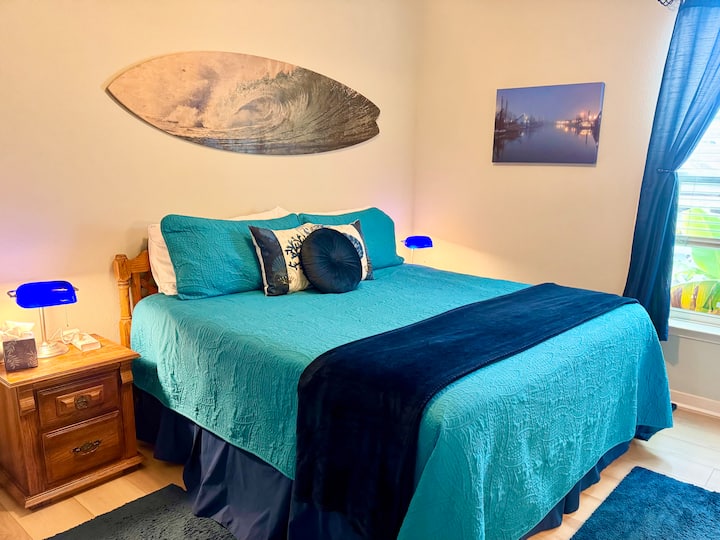 King bed with brand-new Helix memory foam mattress