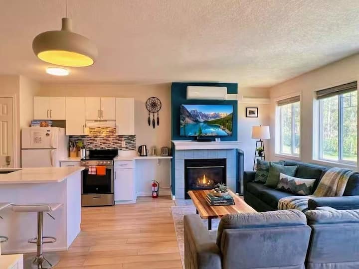 Hot Tub/mtn View/2bd Lodge/ac/bbq/kitchen/parking - Canmore