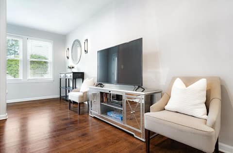 Popular Airbnb listing: Hotel Joelle | Fire Pit + Gated + Walkable Midtown in Lenox