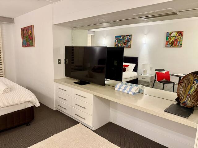 Hastings Street * Walk to Beach, Cafes, Long Stay gallery image 4