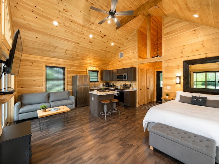 Malbec Cabin ~ Hocking Hills Cabins & Resort - Hocking County, OH