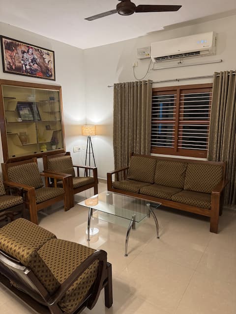 Home stay/service apartment
Calm locality