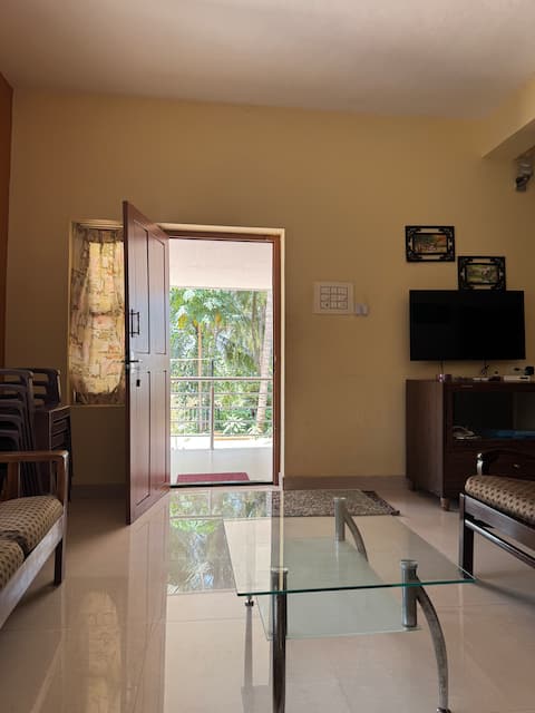 Home stay/service apartment
Calm locality
