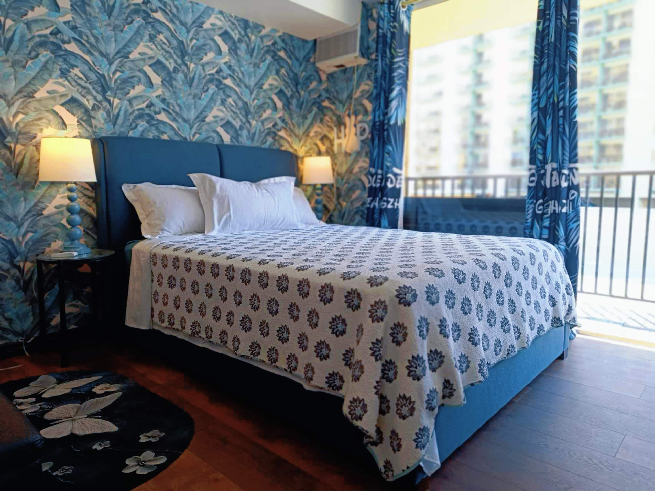 Condo in Honolulu · ★4.58 · 2 bedrooms · 4 beds · 1 private bath - Image 1
