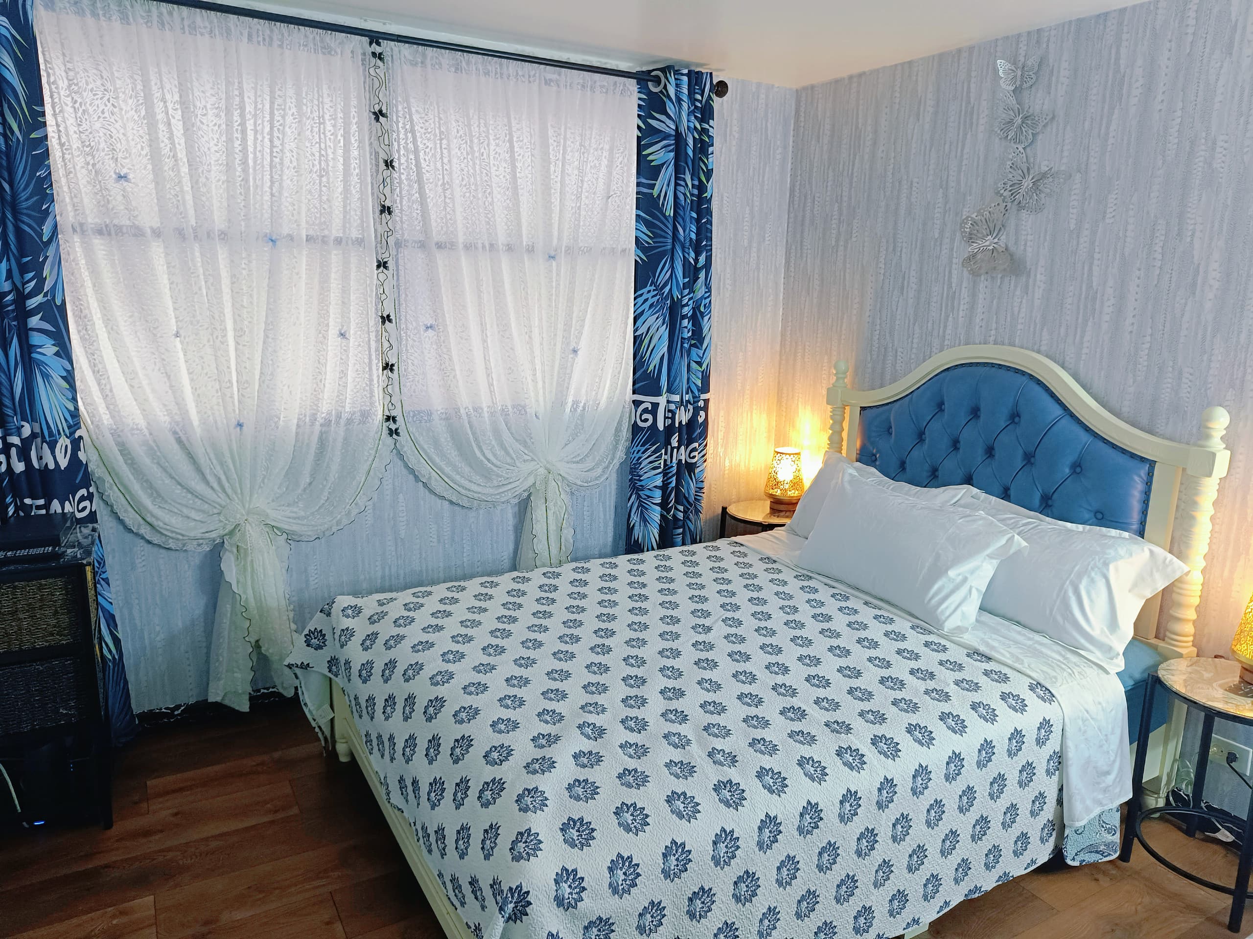 Condo in Honolulu · ★4.58 · 2 bedrooms · 4 beds · 1 private bath - Image 2