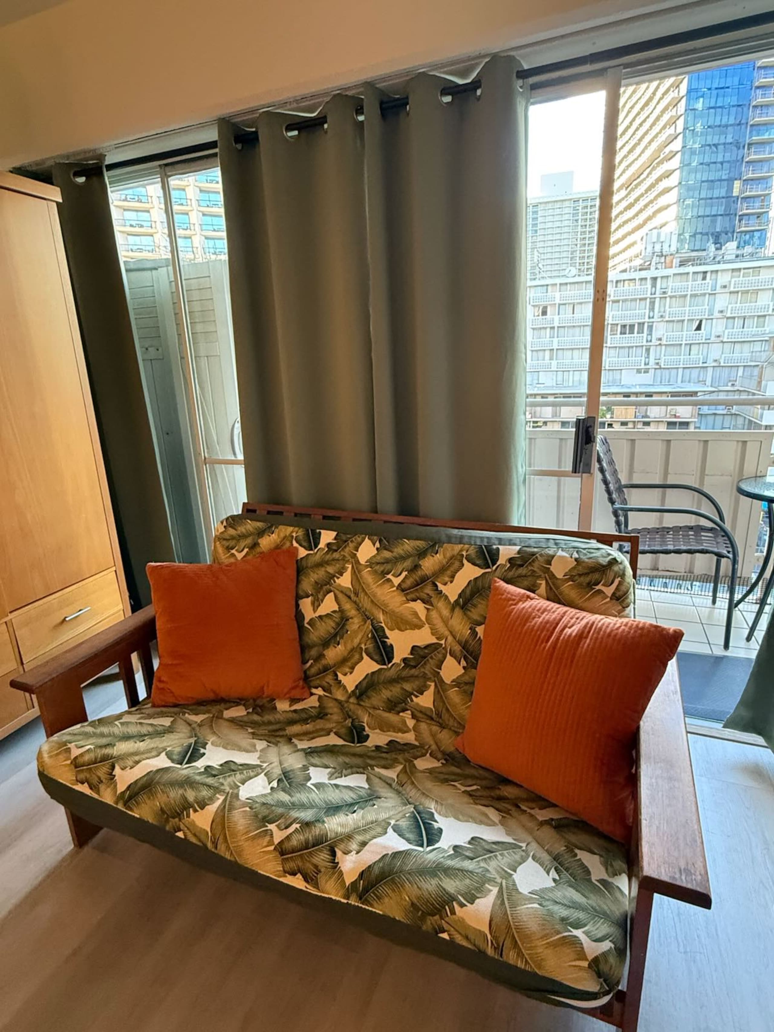 Studio apartment walking distance from the beach - Image 3